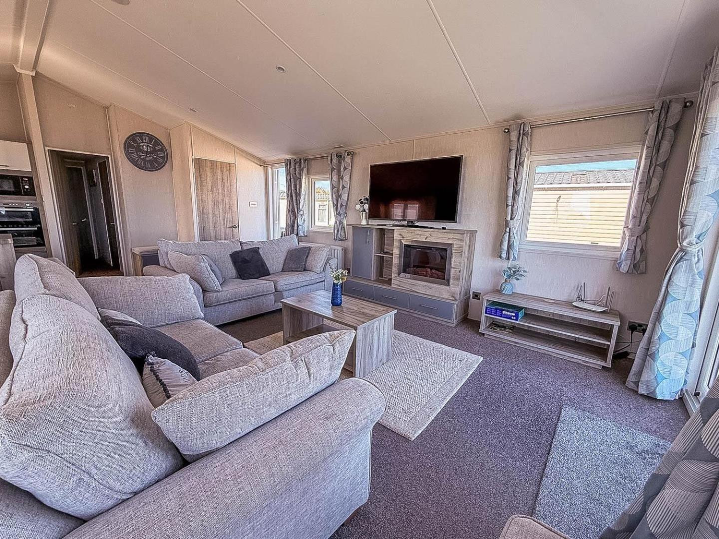 Stunning 6 Berth Lodge With Full Sea Views In Suffolk Ref 68007Cr ローストフト エクステリア 写真